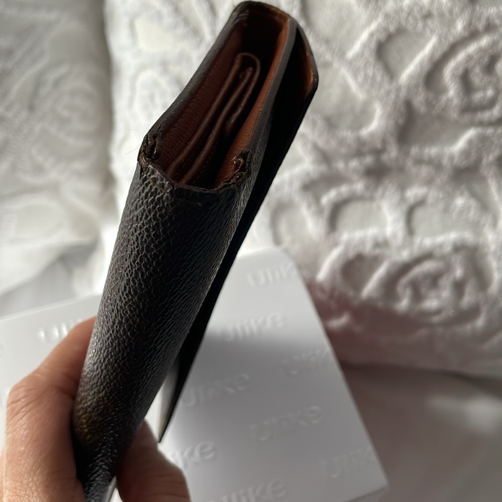 Authentic LV Alexandra Wallet - Picture 4 of 11
